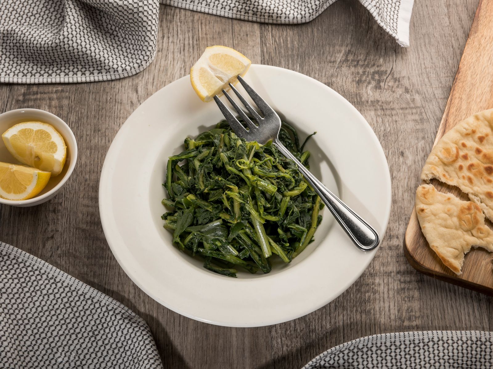 Come fare gli spinaci surgelati in padella e renderli davvero saporiti