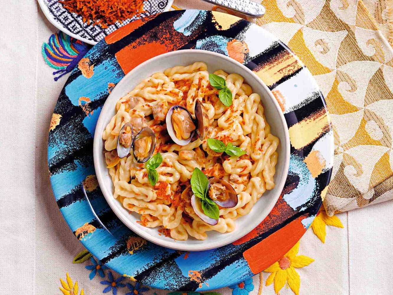 Lorighittas con vongole veraci e bottarga di muggine