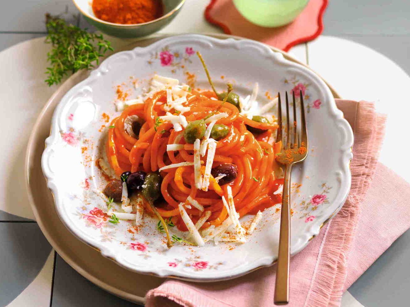 Pici in salsa di peperoni, cucunci e cacio ricotta
