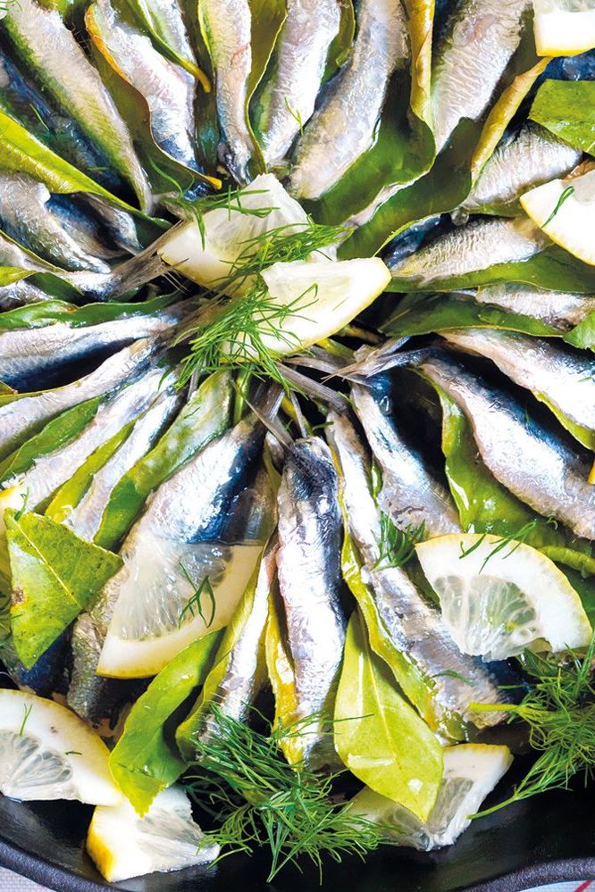Trigliceridi alti: cosa mangiare e cosa evitare secondo la cardiologa 9 Sarde20con20limone 2