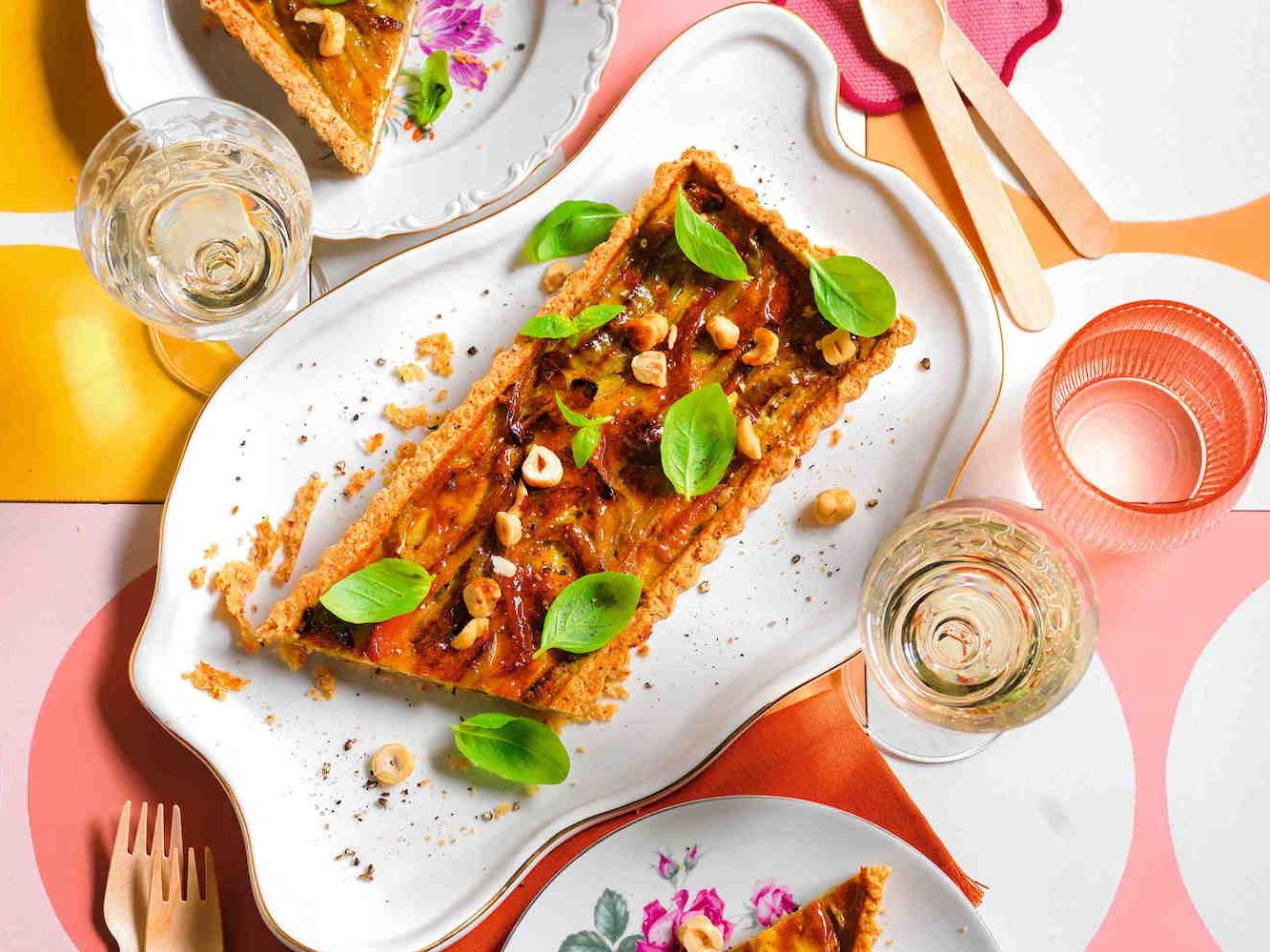 Torta salata con peperoni verdi e nocciole
